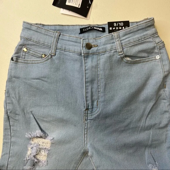 Fashion Nova- Drive to the Ocean Skinny Jeans, Light Blue Wash - Picture 6 of 10